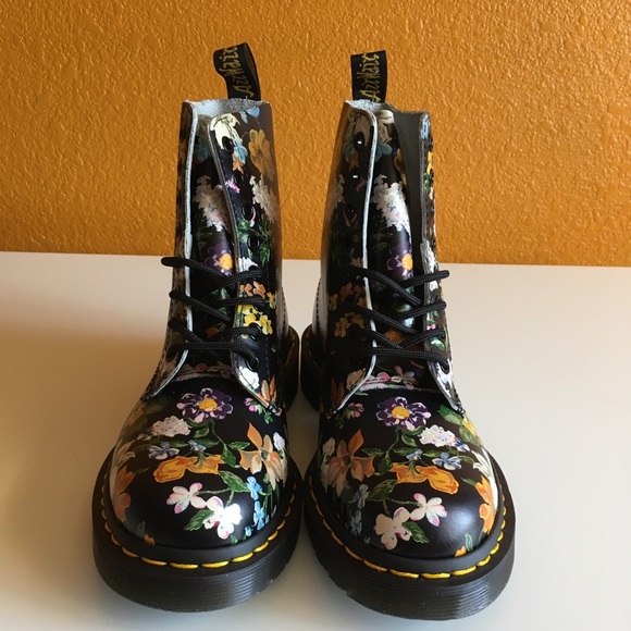 Dr.Martens Pascal Boots - Picture 2 of 6